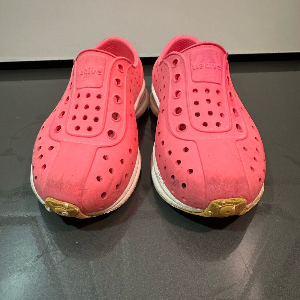 Native Girls Shoes Size 9